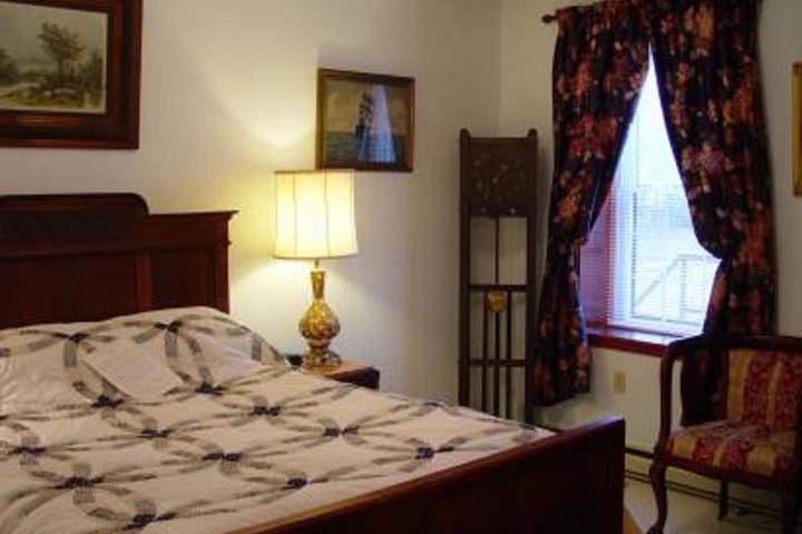 Room 10 of 27