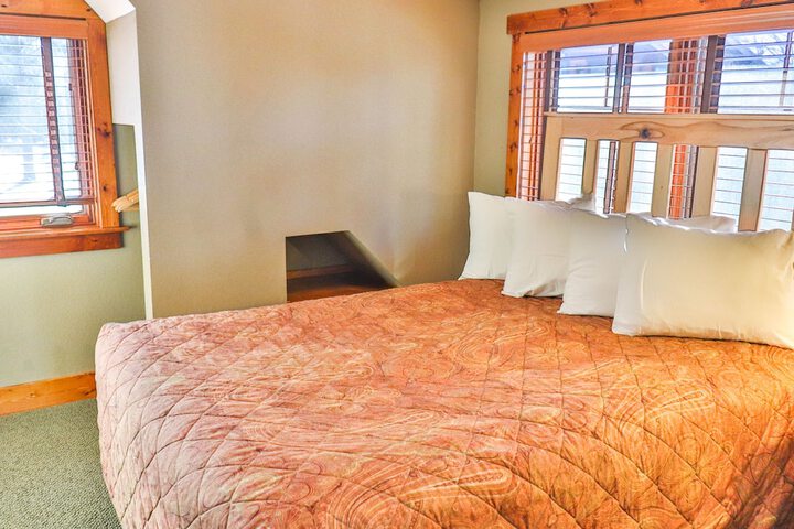 Room 9 of 42