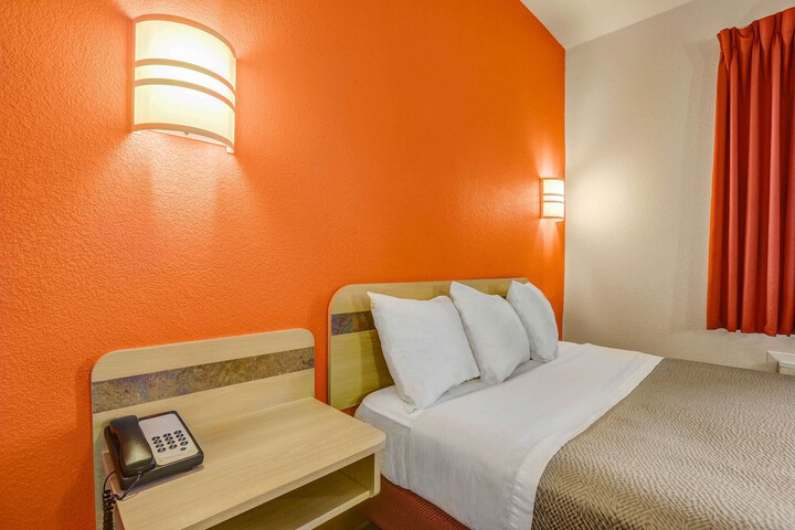 Room 34 of 48