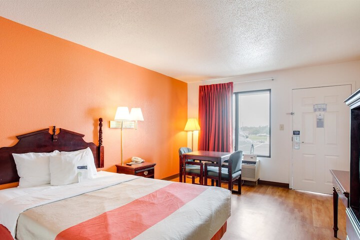 Room 27 of 34