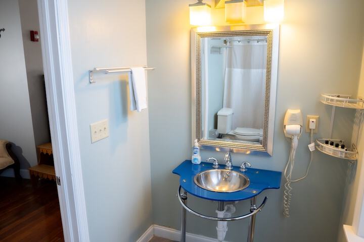 Room 133 of 271