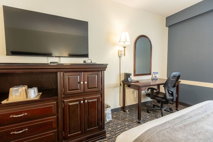 Room 33 of 61