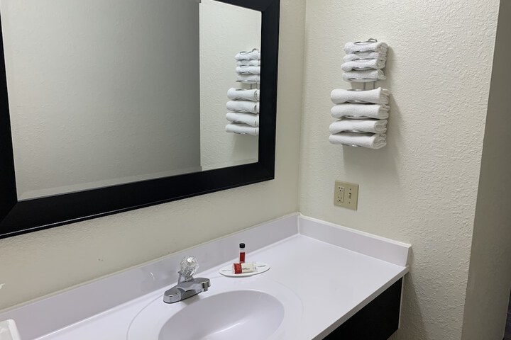 Room 17 of 24