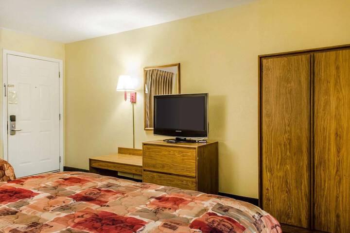 Room 11 of 34