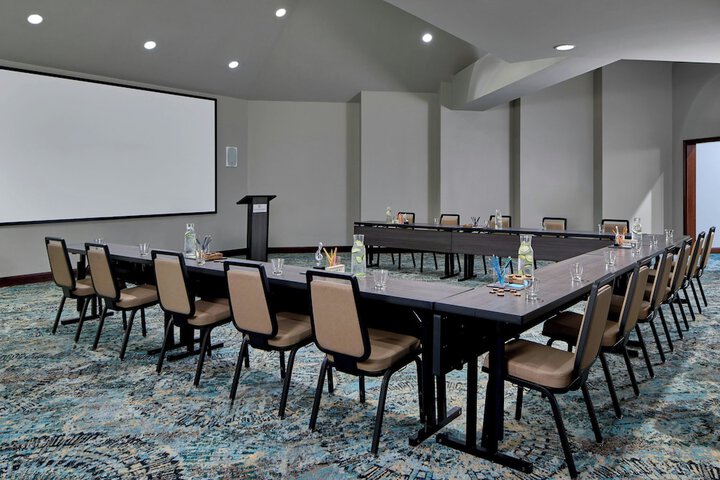 Renaissance Shoals Resort & Spa