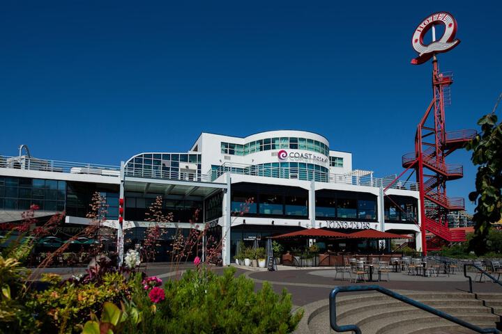 Coast Lonsdale Quay Hotel