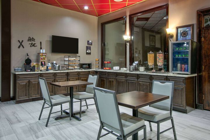 Ramada by Wyndham Diamondhead I-10 / Gulfport