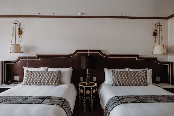 Room 51 of 106