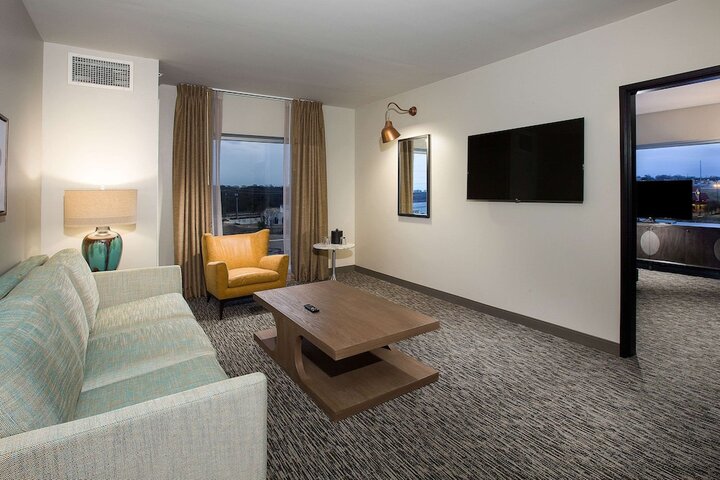 Room 34 of 89