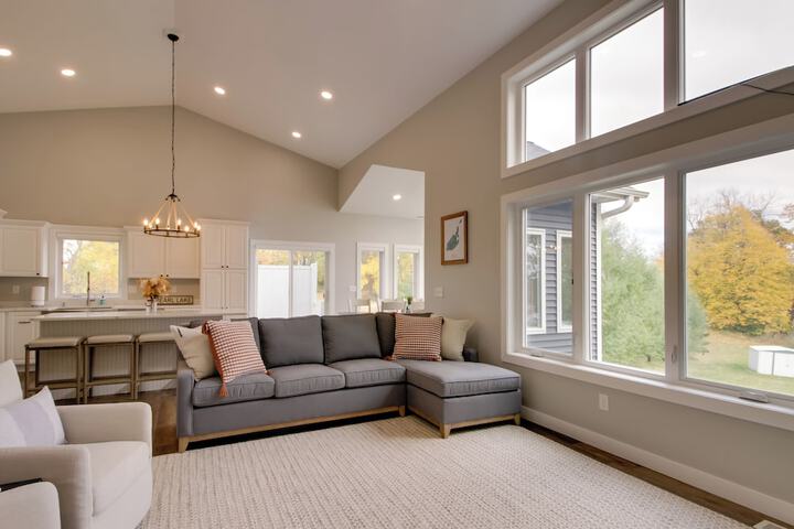 Pearl Lake Retreat w / Dock & Stunning Views!