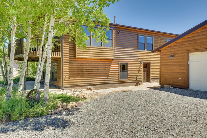 Updated Silverthorne Home w / Hot Tub & Mtn Views!