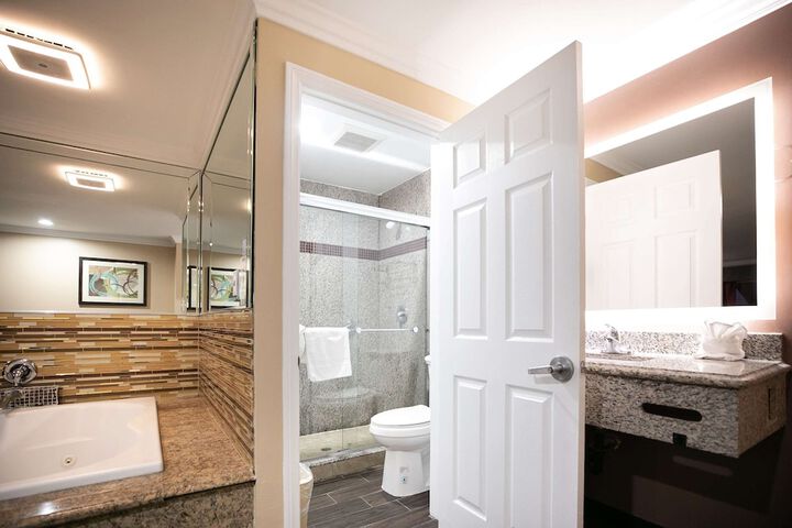 Rodeway Inn & Suites Bellflower