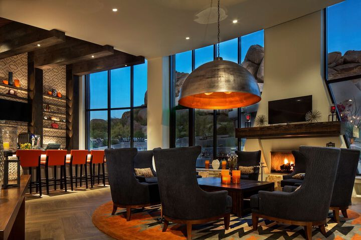 Lounge 108 of 173