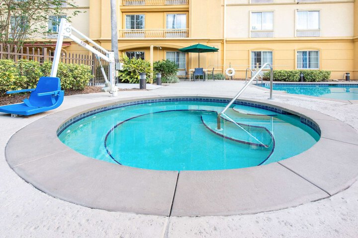Pool 9 of 32
