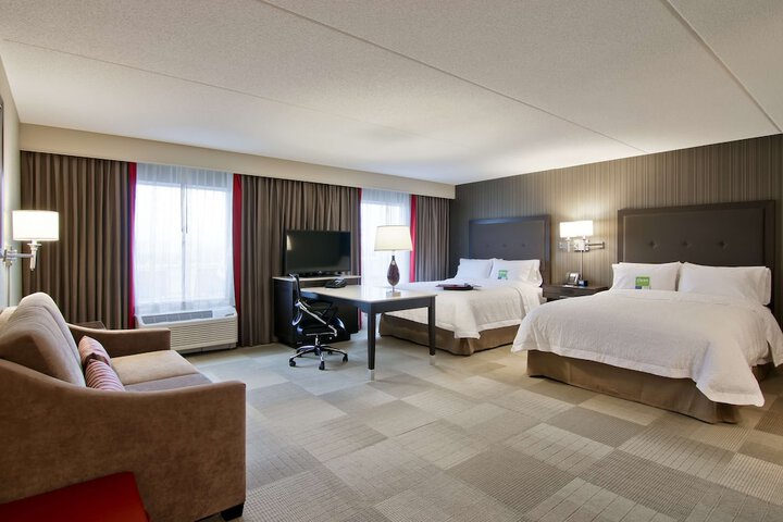 Room 33 of 48