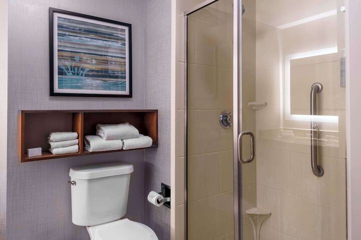 Room 34 of 48