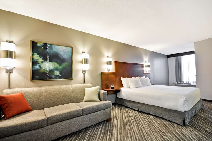 Room 30 of 48