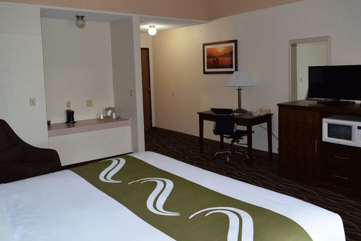 Room 13 of 37