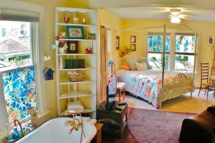 Maple Leaf Cottage Inn