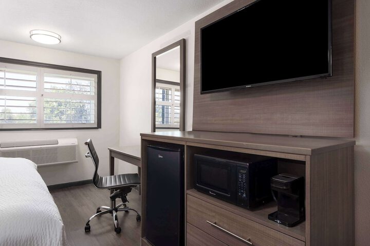 Room 35 of 41