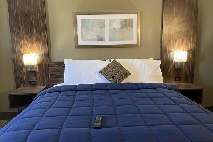Room 10 of 16