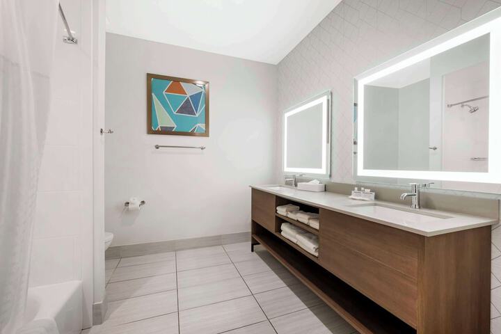 Comfort Suites Richmond East
