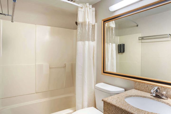 Days Inn by Wyndham Wrightstown McGuire AFB / Bordentown