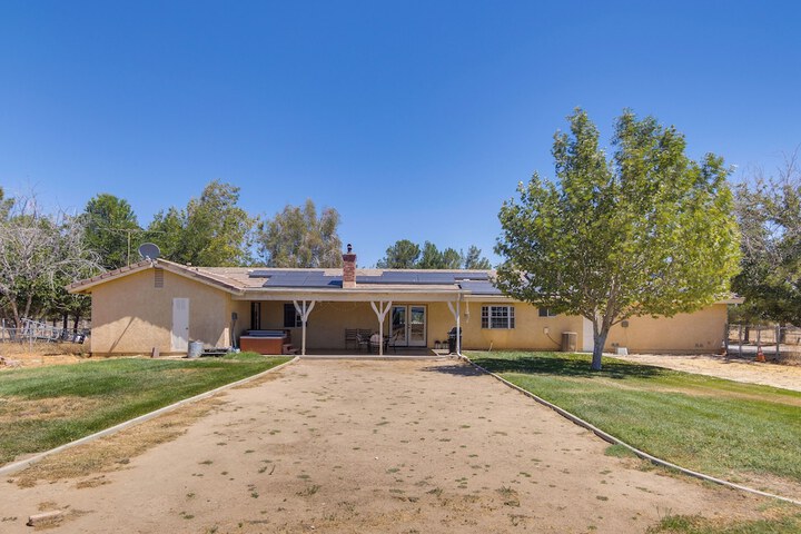 Spacious Lancaster Family Ranch - BBQ & Patio