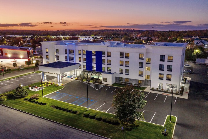 Hotel 6 of 77