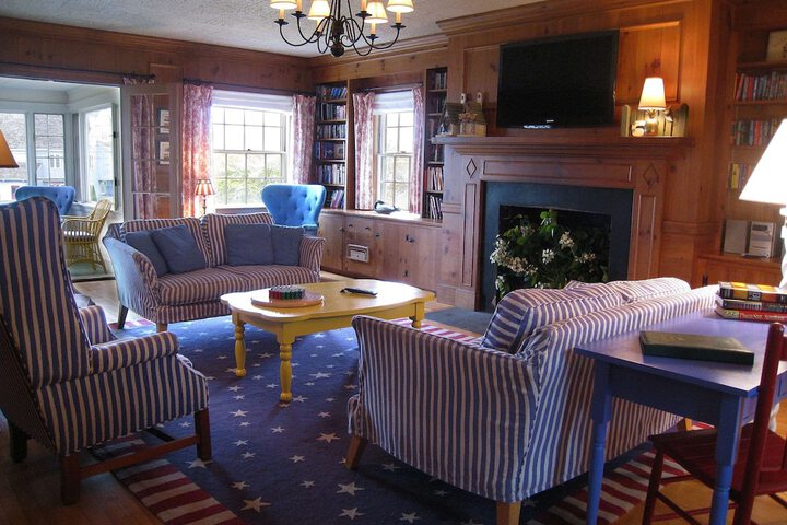 The Colony Hotel