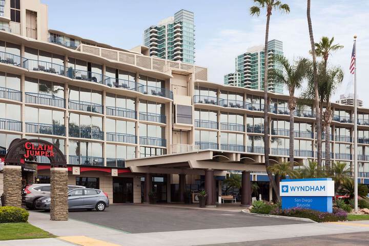 Hotel 6 of 73