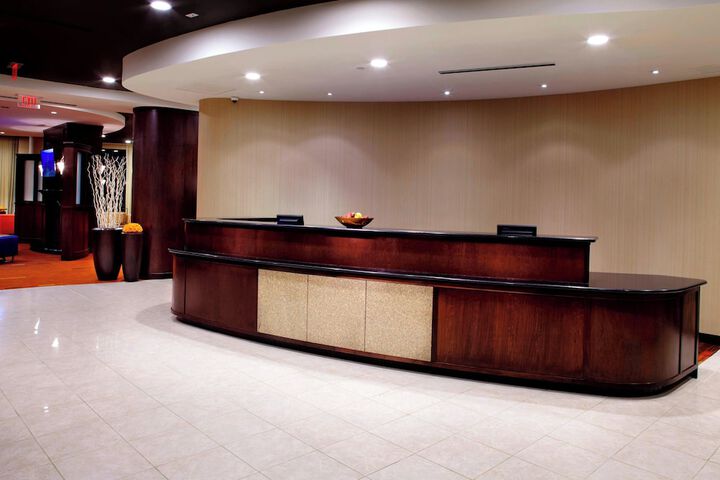 Courtyard by Marriott Pittsburgh West Homestead / Waterfront