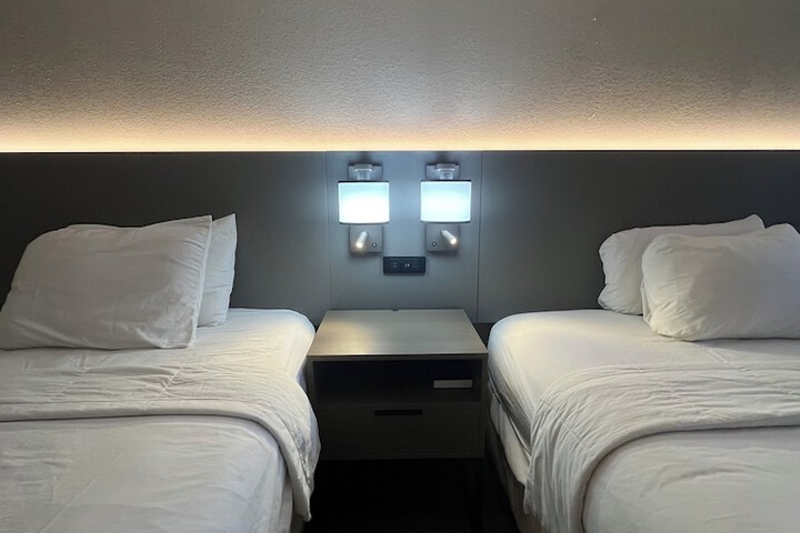 Room 2 of 10