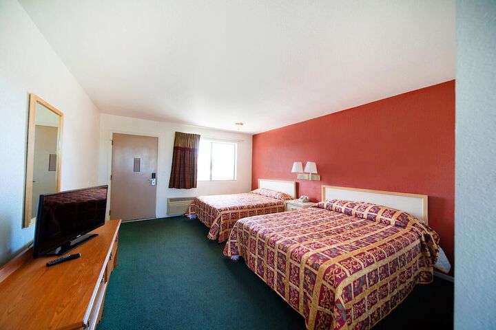 Room 10 of 12