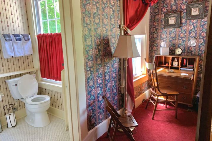 Room 10 of 29
