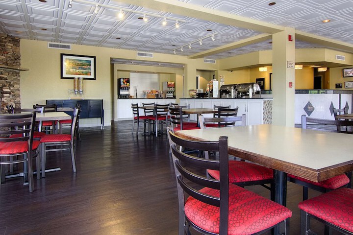 Best Western Cades Cove Inn