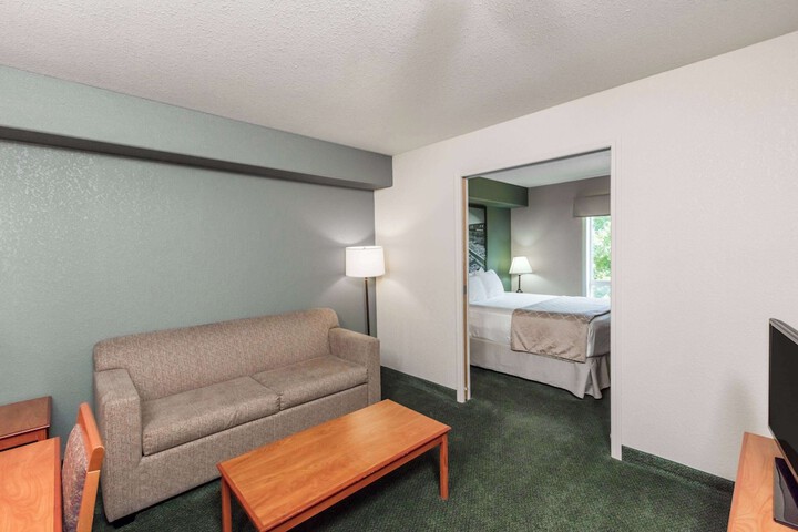 Room 32 of 67