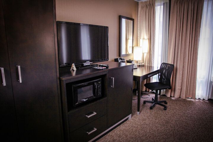 Room 8 of 17