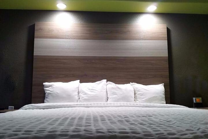 Room 16 of 33