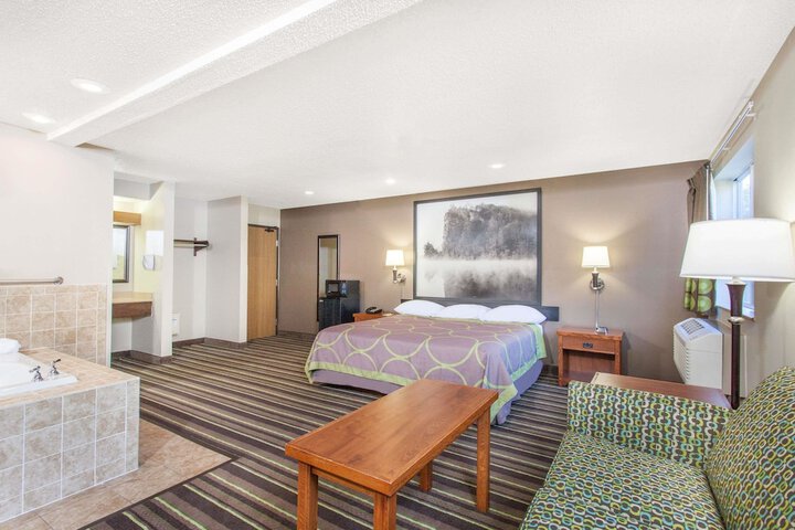 Super 8 by Wyndham Richlands / Claypool Hill Area