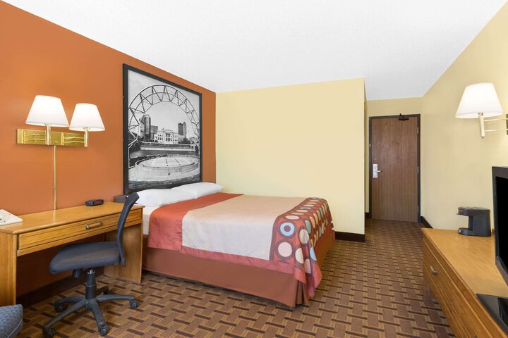 Room 10 of 15