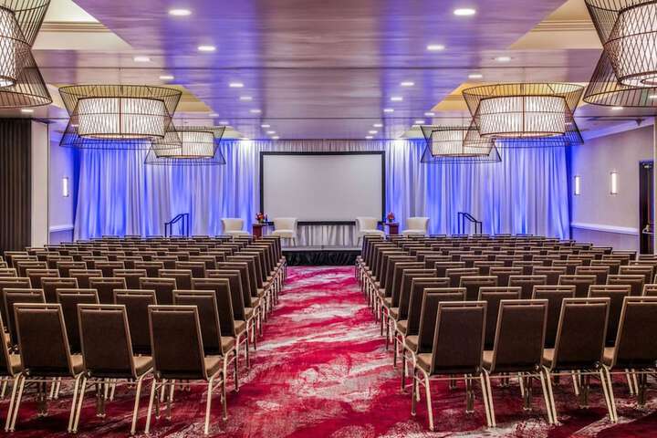 Holiday Inn Oxnard – Ventura by IHG