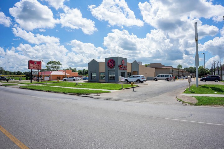 Regency Inn & Suites by OYO Bay City TX
