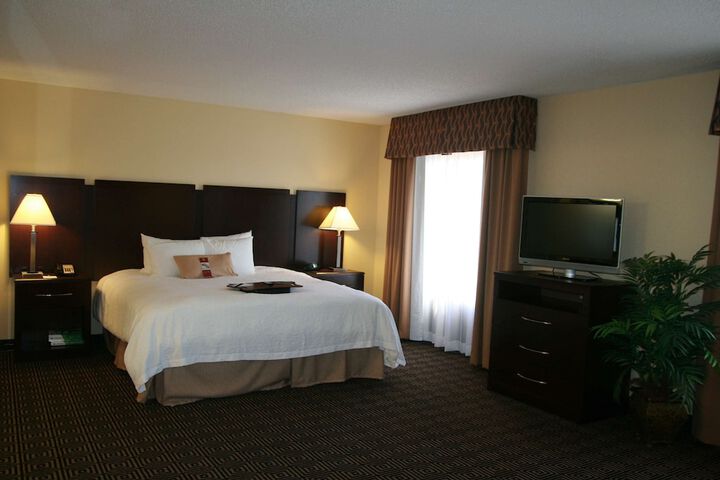 Room 10 of 27