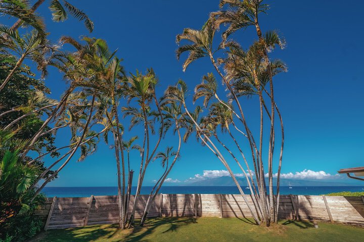 Royal Lahaina Resort & Bungalows