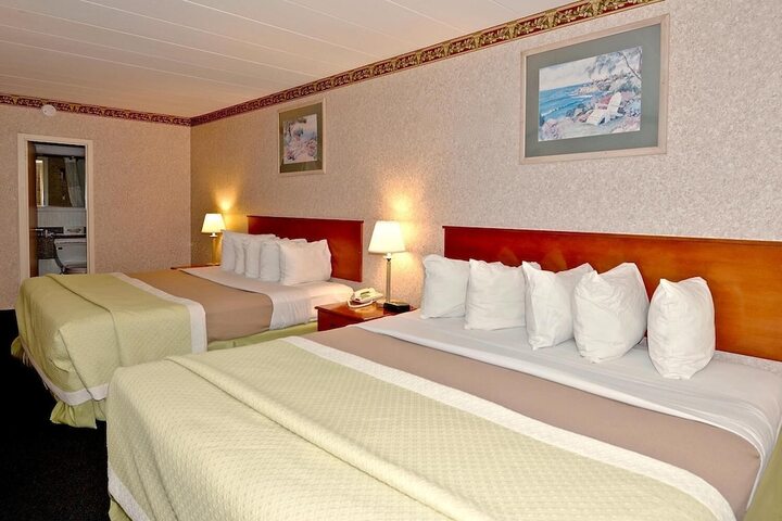 Room 13 of 28