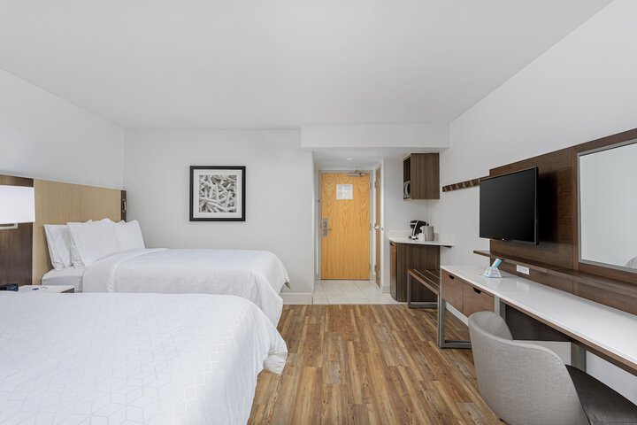 Room 53 of 99