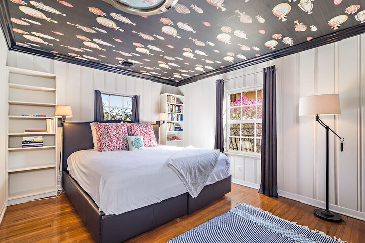 Room 32 of 47