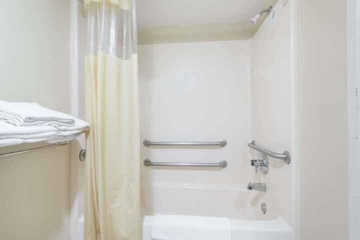 Room 5 of 14