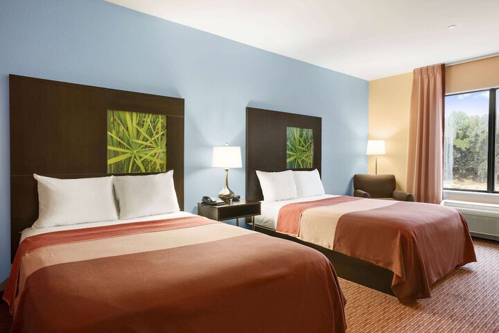 Super 8 by Wyndham Pennsville / Wilmington